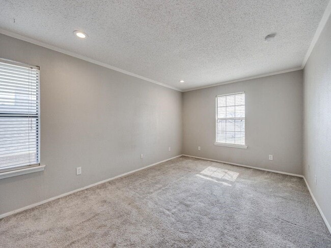 Building Photo - 2623 Summertree Dr