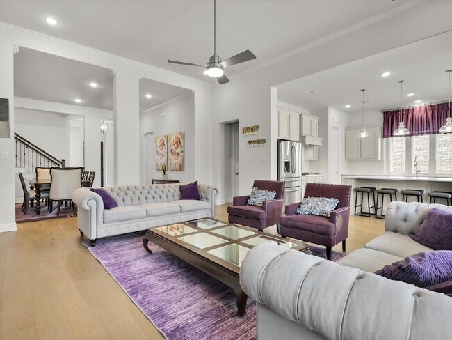 Building Photo - 439 Montrose Dr