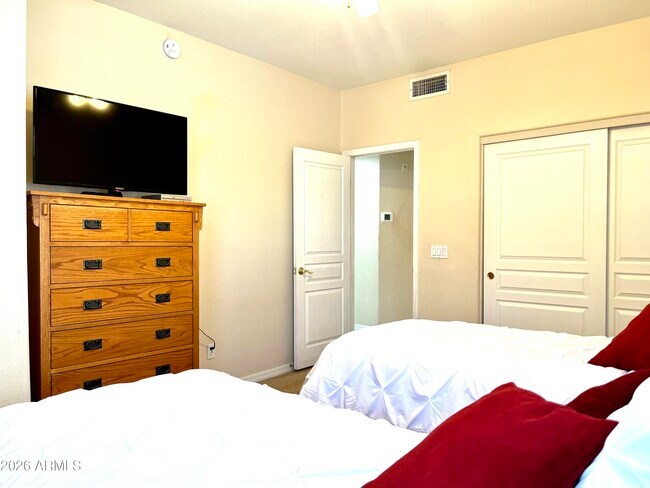 Building Photo - 15221 N Clubgate Dr