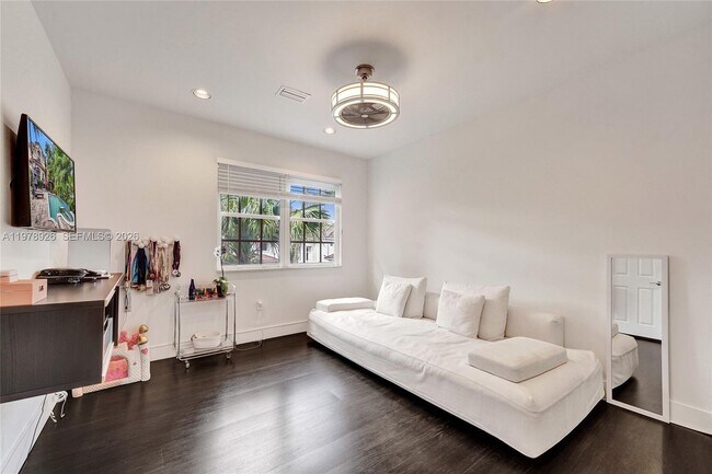 Building Photo - 19413 38th Ct