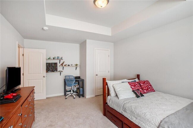 Building Photo - 290 Turtle Creek Dr