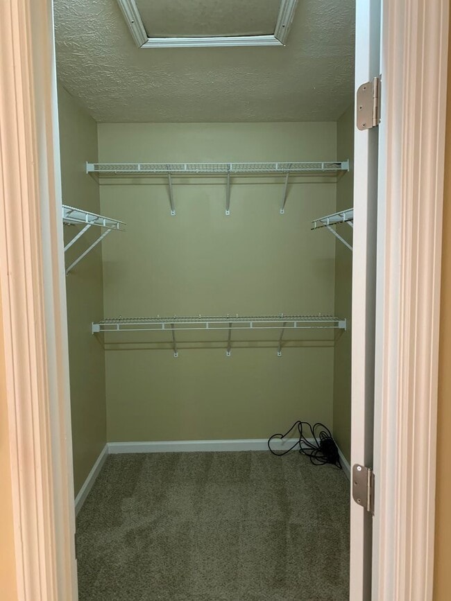 Building Photo - Lovely Tri-level Fayetteville Home