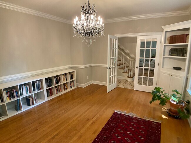 Building Photo - Executive Home in The Heart of Chapel Hill!