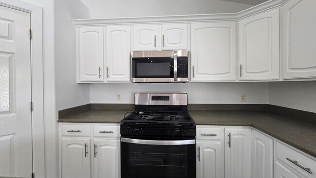 Building Photo - 6911 Hunter Dawn Way