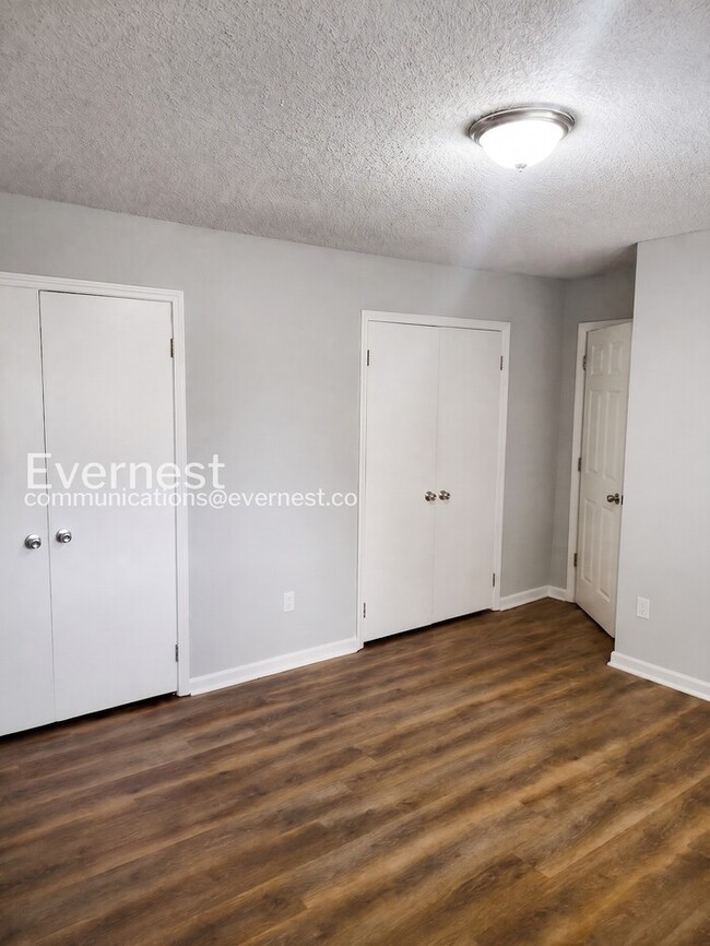 Building Photo - 4 Bed, 2 Bath Home with Garage / Pet-Friendly / Coming Soon!