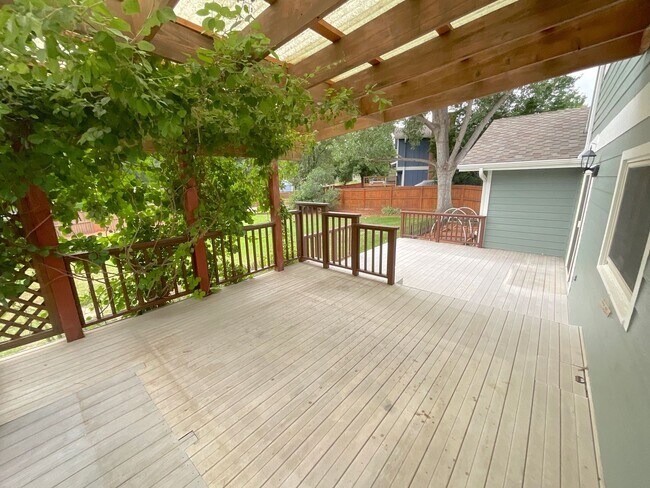 Building Photo - 4 Bedroom Home Available Near S Academy Bl...