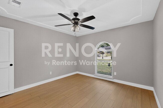 Building Photo - Completely Refreshed Arlington Home