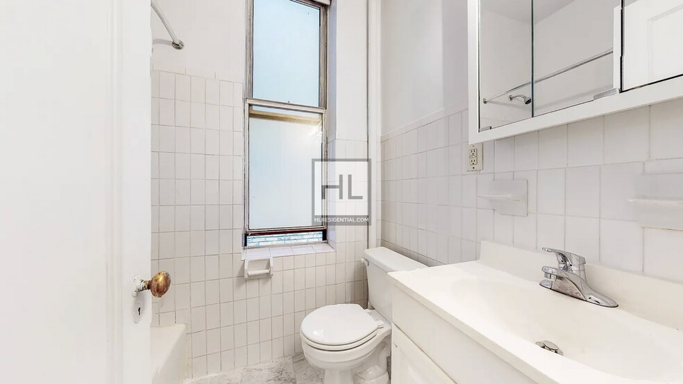 Building Photo - E 81st St