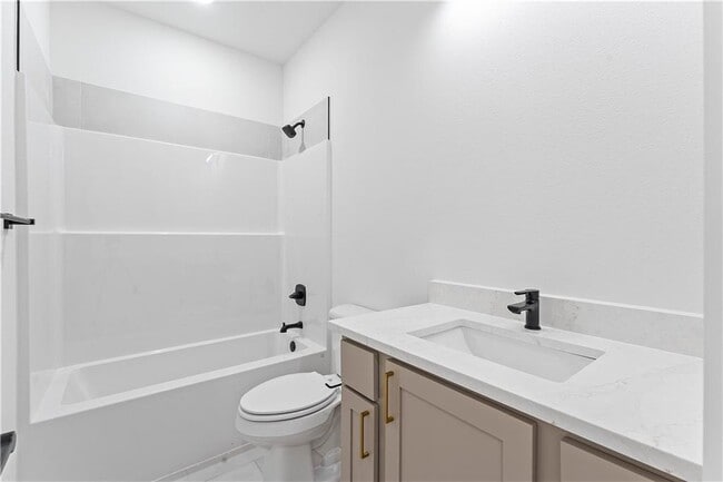 Building Photo - 17 Westmorland Dr