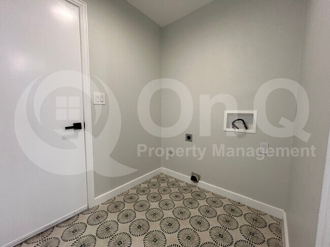 Building Photo - 608 High Meadow Dr