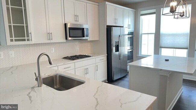 Building Photo - 7224 Mountaineer Dr