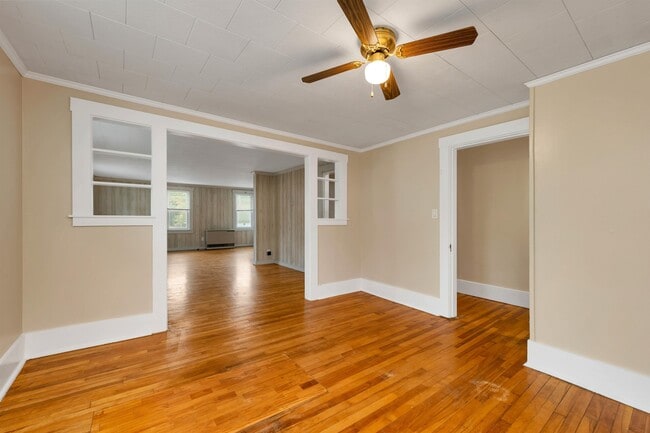 Building Photo - 86 Main St