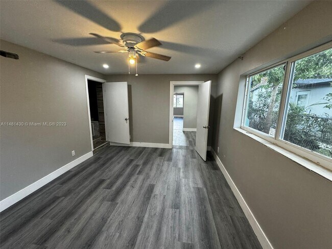 Building Photo - 4206 SW 28th St