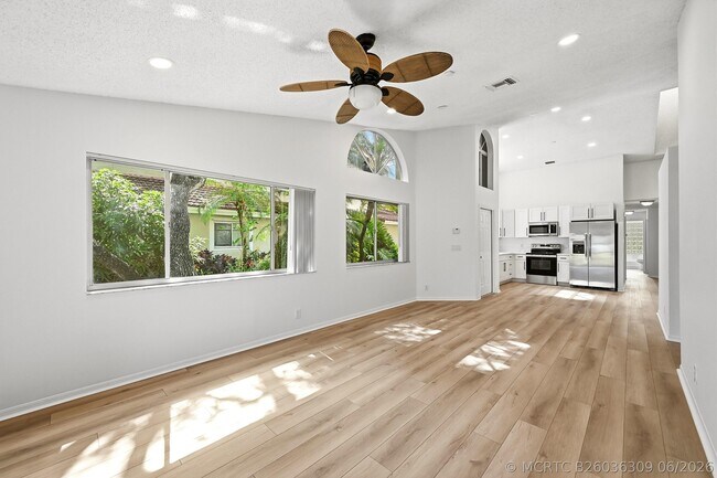 Building Photo - 7618 Pinewalk Dr S