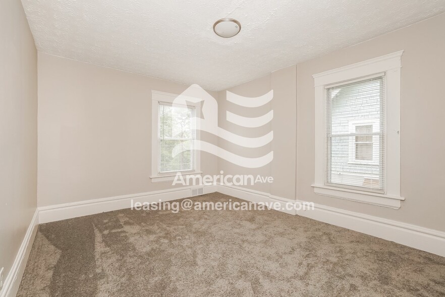 Building Photo - 128 Hollinger Ave