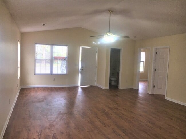 Building Photo - Cute one level Cottage 3 BR home close to ...