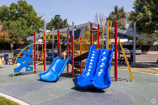 Building Photo - Village Crest