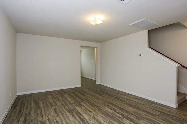 Building Photo - 14466 Platzer Dr