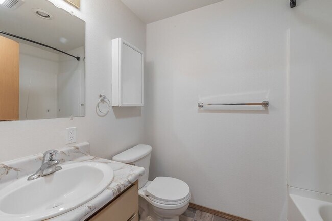 Building Photo - 2 bed 1 bath Rancher duplex