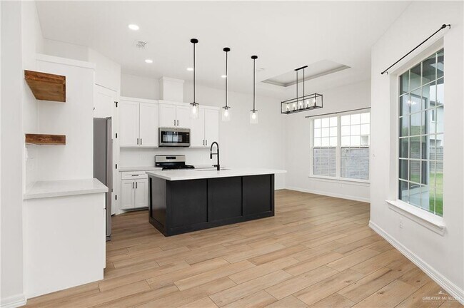 Building Photo - 13 S Elevation Dr