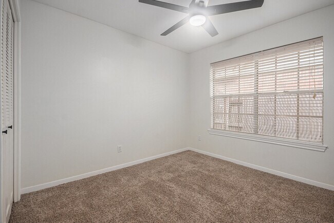 Building Photo - 14335 Fair Knoll Way