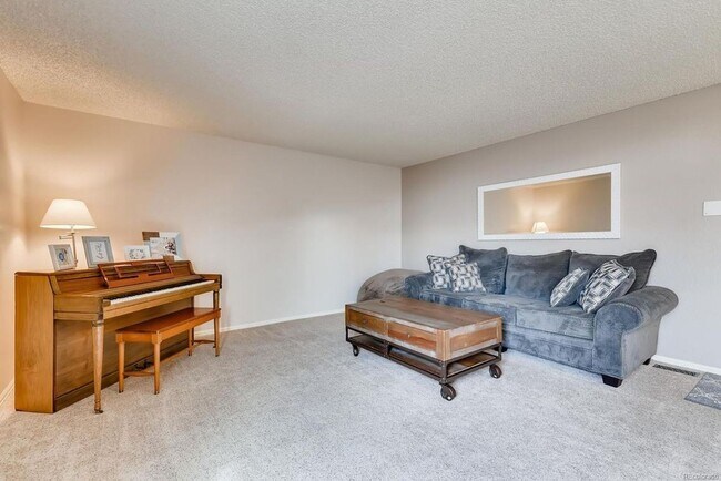 Building Photo - GREAT LOCATION! New LVP and Carpet - WON'T LAST LONG!