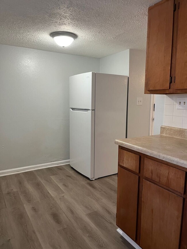 Building Photo - 489 W Outer Dr