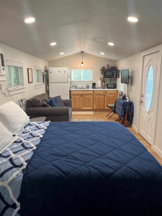 Building Photo - 165 Ranchette St