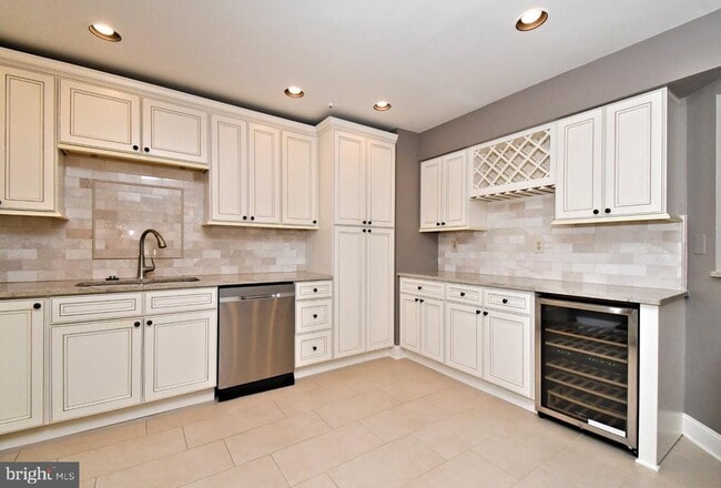 Building Photo - 6 Kanon Ct