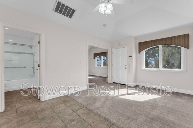Building Photo - 300 Lark Ln