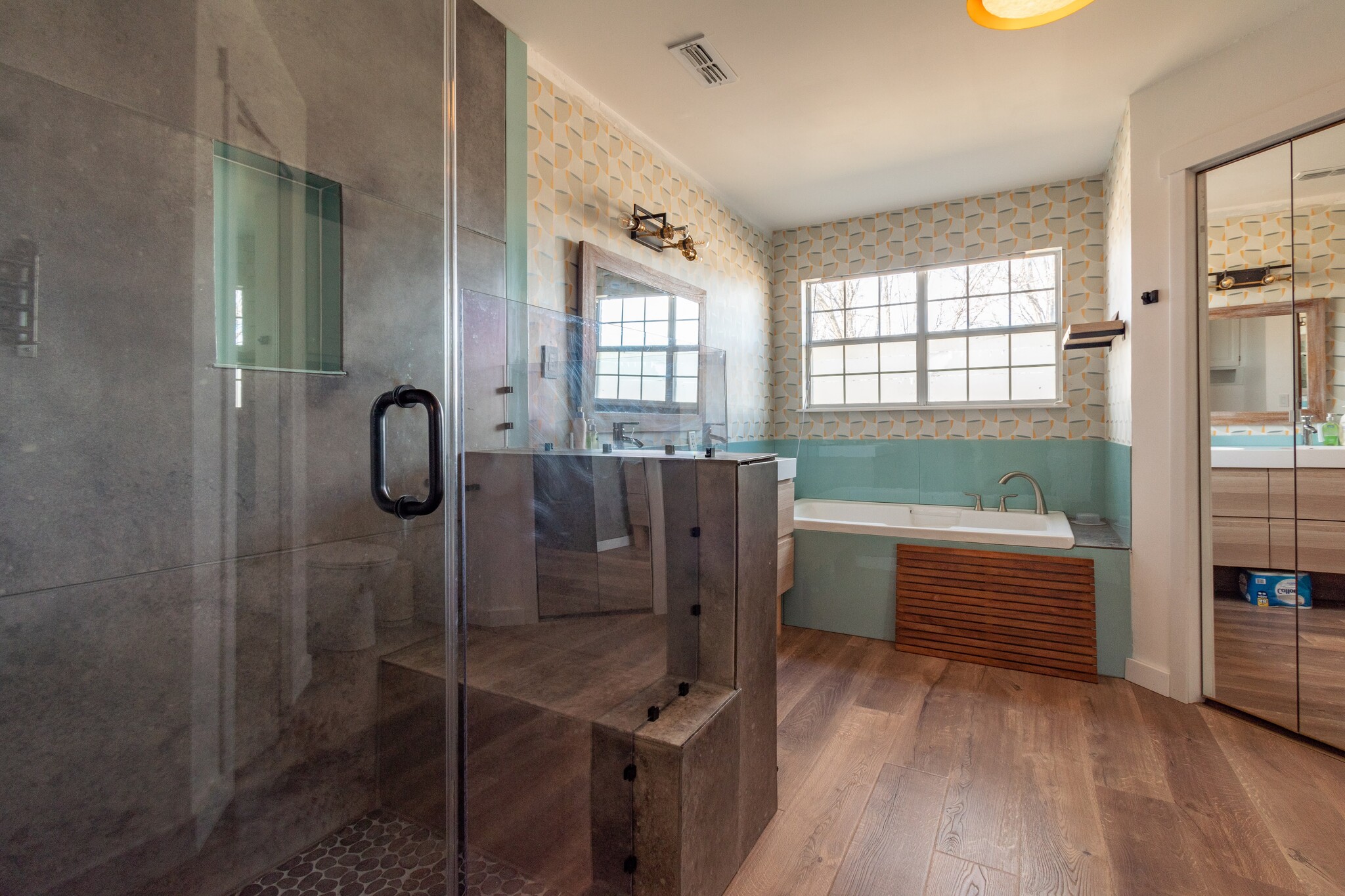 Walk in shower and soaker tub, double vanity and walk in closet - 2780 E Hardy Ln