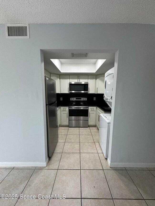 Building Photo - 837 Hickory St