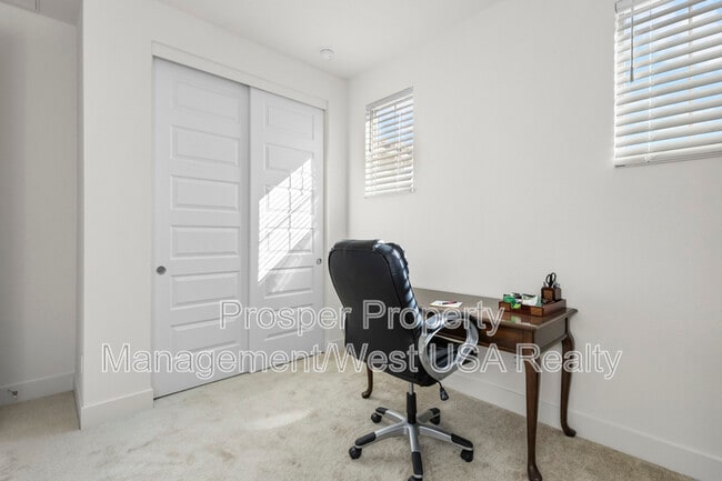 Building Photo - 21317 E Kingbird Dr