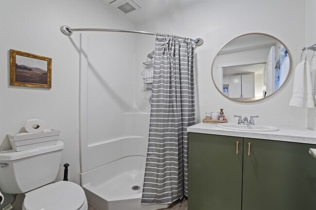 Building Photo - 603 2nd St S