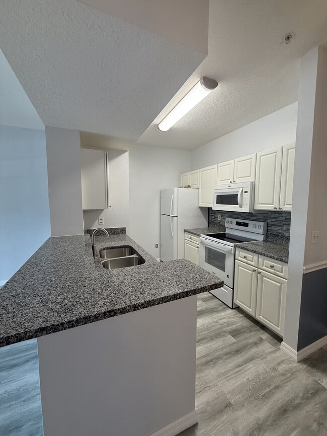 Building Photo - 14226 Fredricksburg Dr