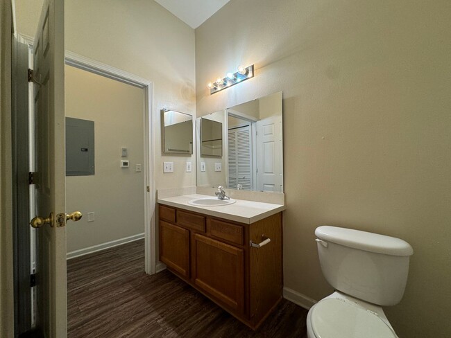 Building Photo - Move In Special! 1/2 Off 1st Months Rent T...