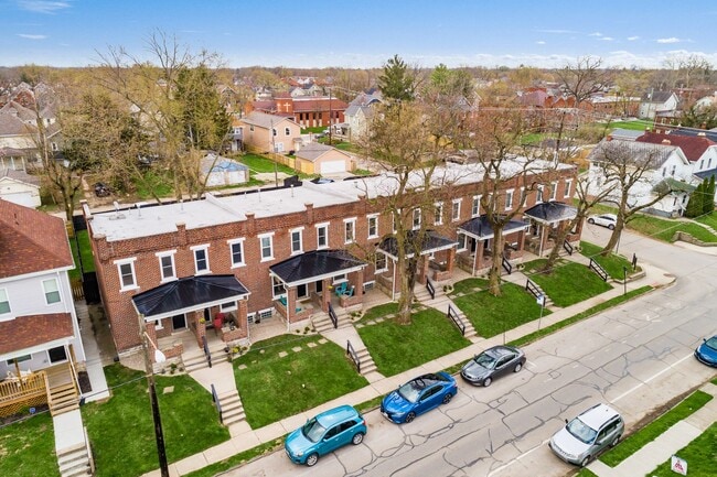 Building Photo - 958-976-976 S Champion Ave