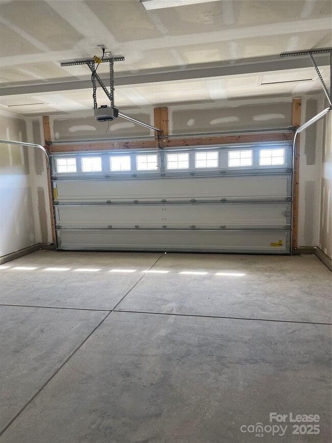 Building Photo - 1211 Fremont Dr