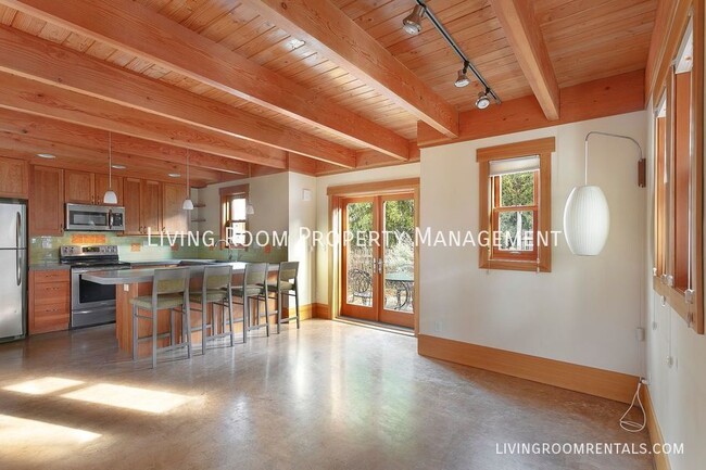 Building Photo - 1501 SE Holly St