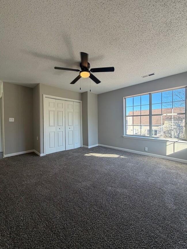 Building Photo - 4 bed | 2.5 bath | 2,630 sq ft