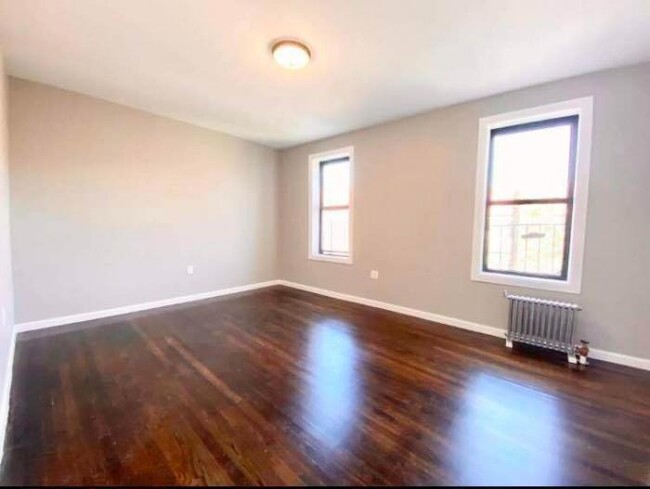 Building Photo - 3 bedroom in BRONX NY 10462