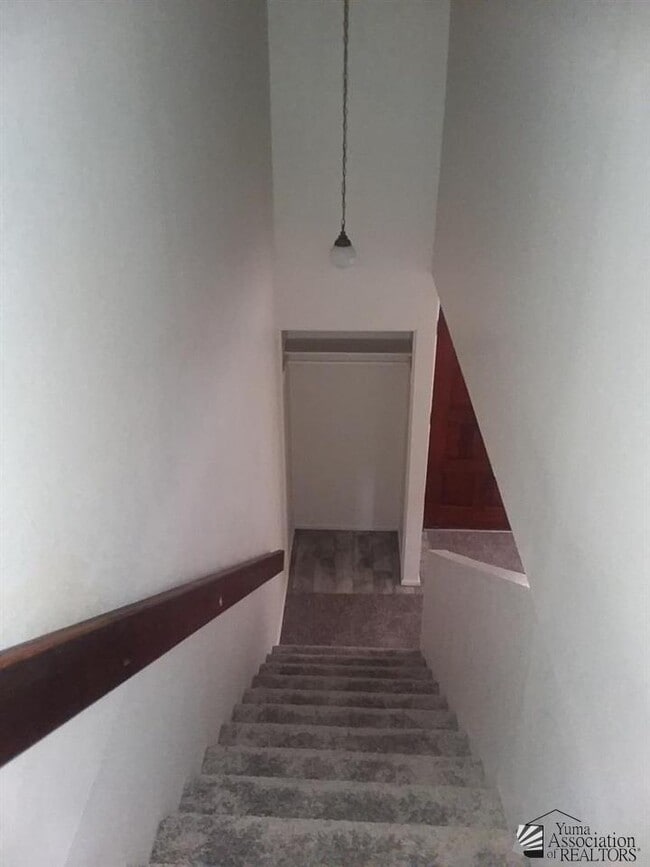 Building Photo - 833 S Avenue A