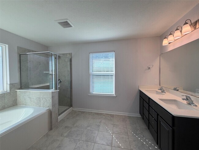 Building Photo - 623 Ash Mill Dr