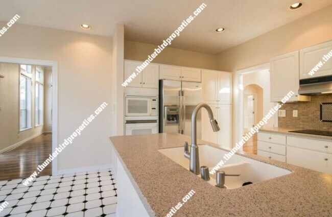 Building Photo - Tanoan Gated 3 bedroom, 2 bath home