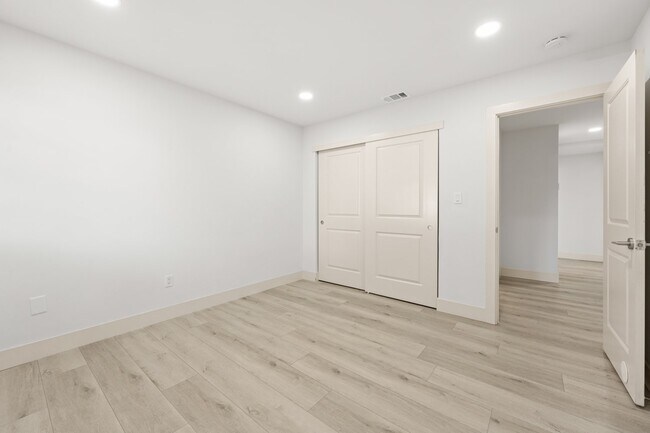 Building Photo - "Spacious 3-Bed Condo with 2 Baths in Citr...