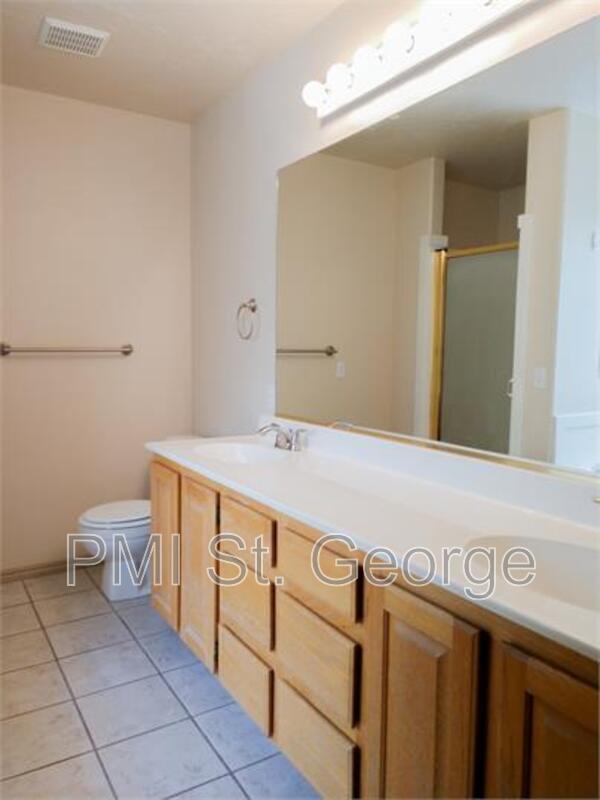 Building Photo - 1569 Tamarisk Dr