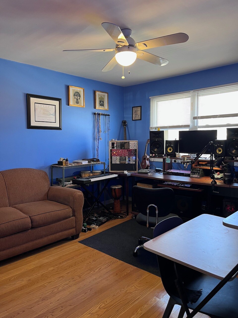 Building Photo - 1531 W Sherwin Ave