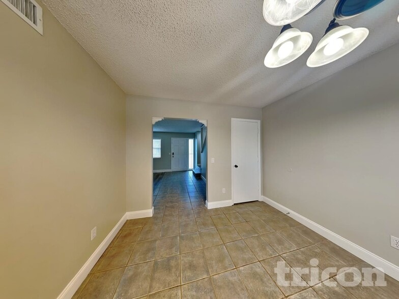 Building Photo - 1259 Waterbury Loop