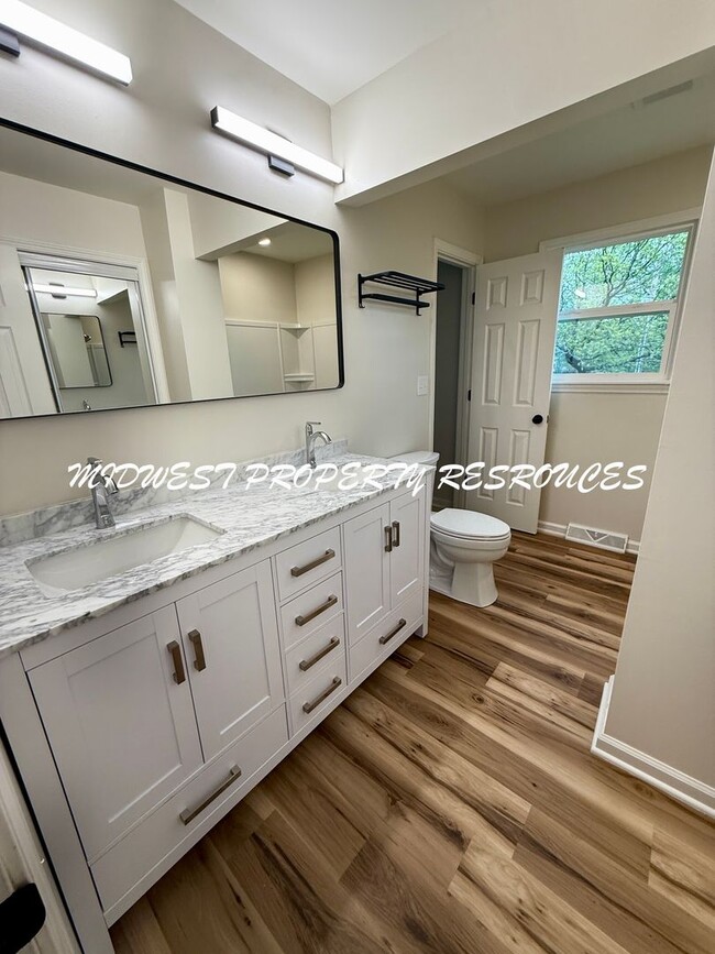 Building Photo - Charming Split-Level Home with Modern Upgr...