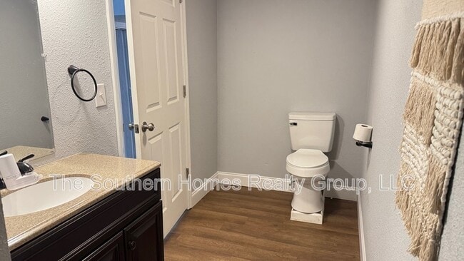 Building Photo - 2315 Clearwater Rd